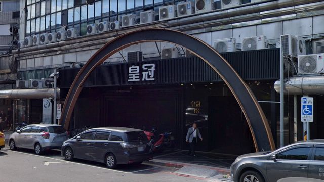皇冠制服酒店