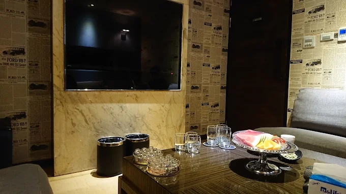 環球紫藤禮服酒店包廂環境